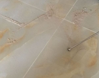 召陵瓷砖空鼓维修公司分享粘合剂选择不当在瓷砖铺贴过程中可能导致以下问题