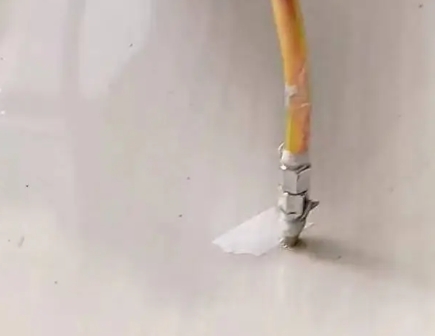 召陵瓷砖空鼓维修公司专业解答在瓷砖铺贴过程中，如果使用的砂料过粗（如全部使用了粗砂），可能会导致以下问题